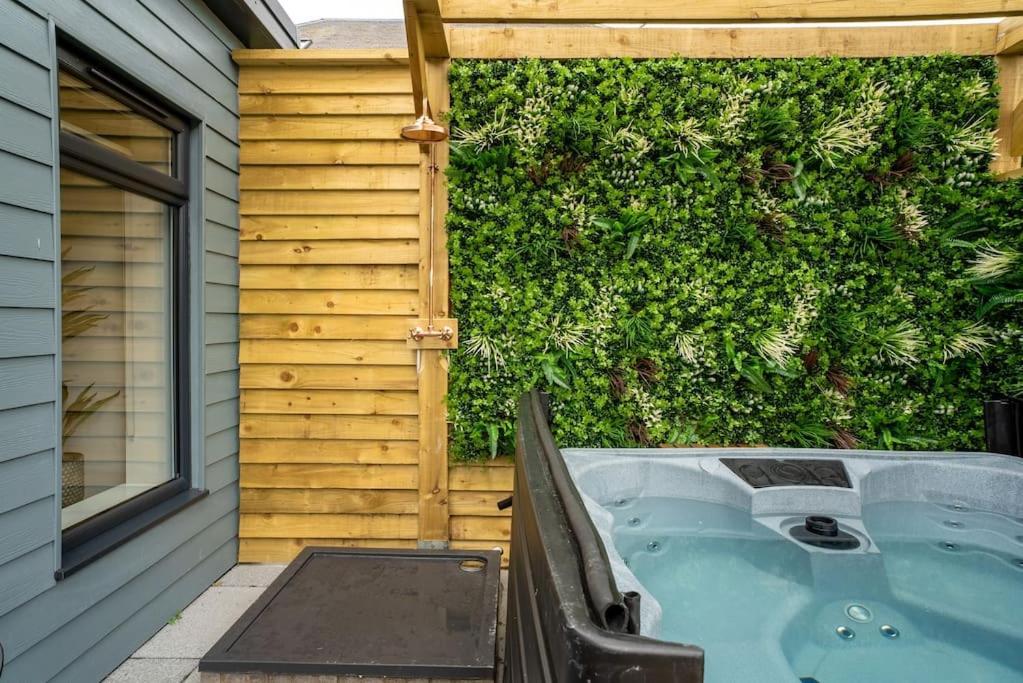 Cottage With Hot Tub Near Knockhill Saline Экстерьер фото